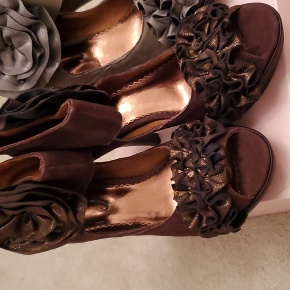 Two Pairs of Gray Color & Dark Brown Suede Poetic License Heels - Picture 10 of 12